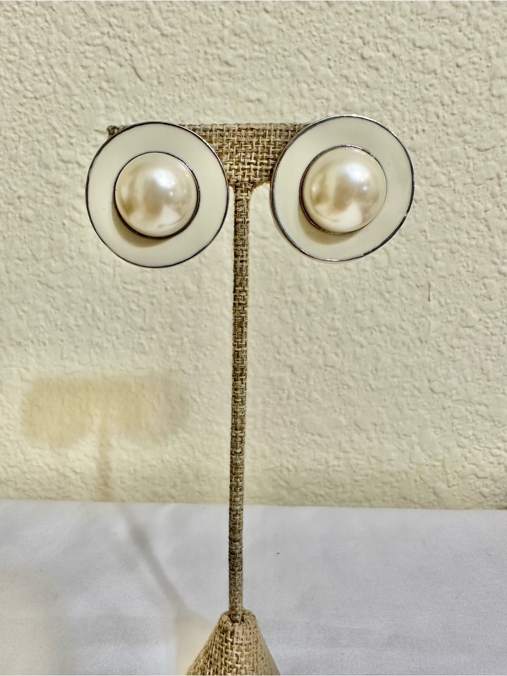 Vintage Classic Silver Plated Ivory/Cream Pearl Disc Earrings